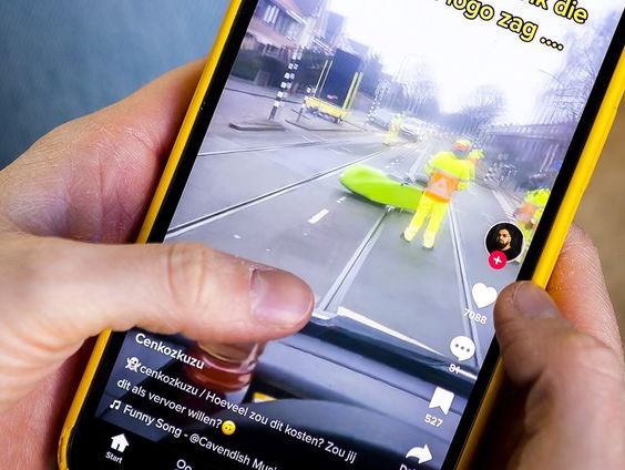 Albanië verbiedt TikTok na tragische moord op tiener: noodzakelijk of censuur?