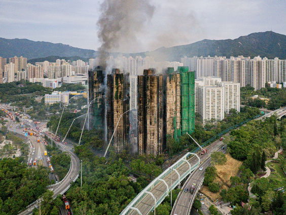 Dodental na grote flatbrand in Hongkong stijgt, nog honderden mensen vermist