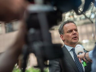 Minister Veldkamp naar China: Economische banden aanhalen of kritisch over mensenrechten?