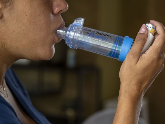 Helft longpatiënten gebruikt medicatie die schadelijk is voor het klimaat