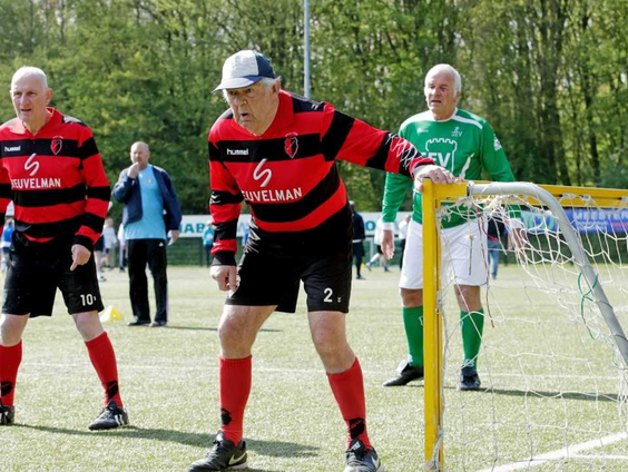 Hans van Breukelen over WK Walking Football