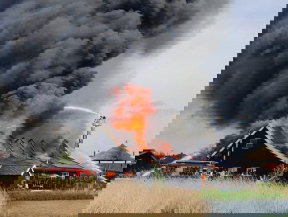 Lief gebaar: Buren helpen uitgebrande recreatieboerderij