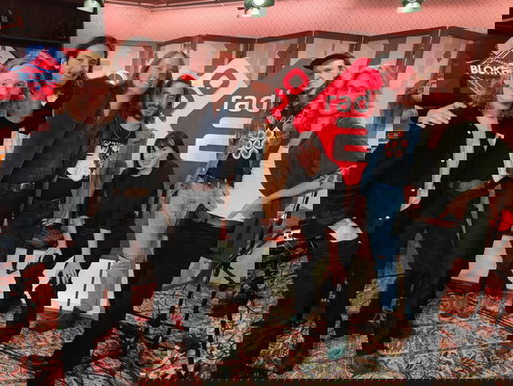 Tricklebolt speelt 'Honey From The Sky' live @ Blohuis