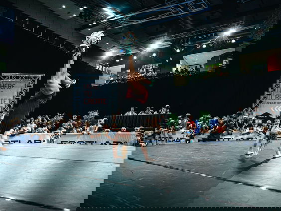 Jasmijn is zesvoudig Nederlands kampioen en tweede van de wereld in het freestyle voetballen