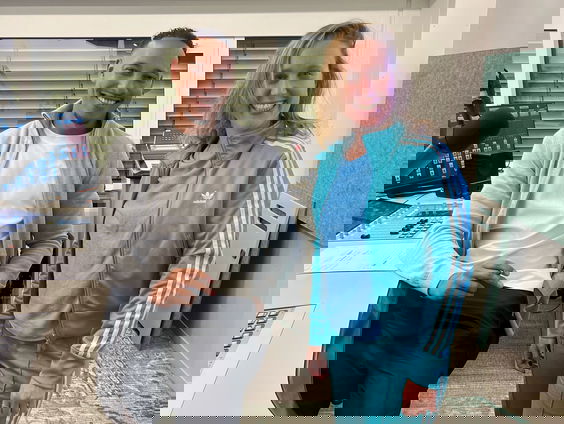 Theatermaakster Nina de La Parra verloor haar vader: ''Bij Surinaams rouwen hoort zang en dans''