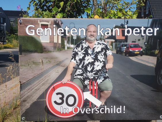 Volwassenen op driewielers moeten hardrijders afschrikken