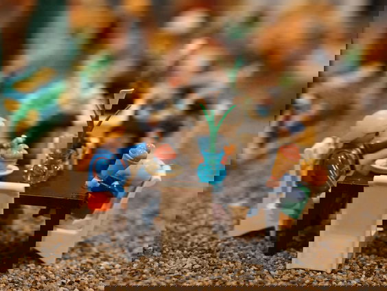 Honderdduizend speelgoedpoppetjes gaan verhuizen