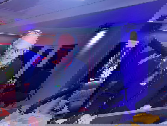 Nieuwslezer Ewout de Jong speelt de zilveren jubileumstemquiz!