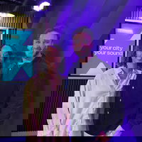 Yasser zet licht neer waar het donker is: de man achter Stichting Chiragh