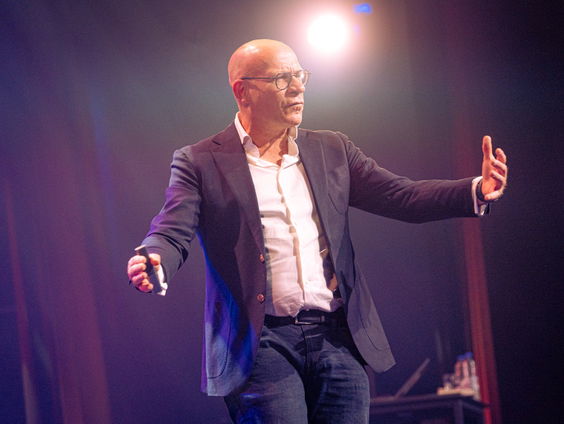 Hoe theoloog Jack Esselink religie gebruikt om AI te doorgronden