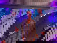 Vuilnismannen Victoria en Riglison over het afvalprobleem in Rotterdam