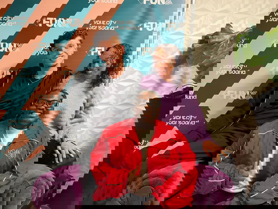 Influencers ruilen luxe in voor zwaar boerenleven in ‘Hakken over de Sloot’