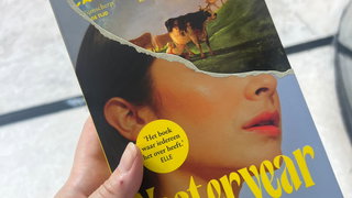 Minne's Media Maand: Hoe werd ‘Yesteryear’ de boekenhit van deze zomer?