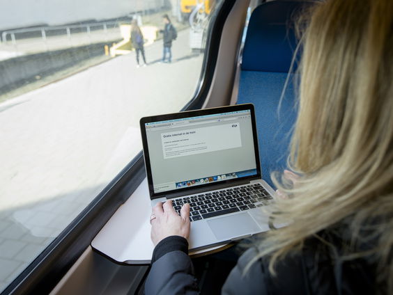 Feit of Fictie: Hoeveel moet NS betalen voor WiFi in de trein en kan het wegbezuinigd worden?