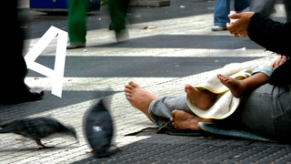 Wie zijn de bedelaars in de winkelstraat?