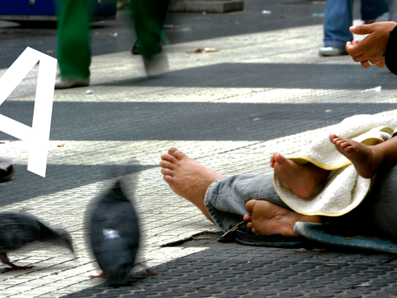 Wie zijn de bedelaars in de winkelstraat?