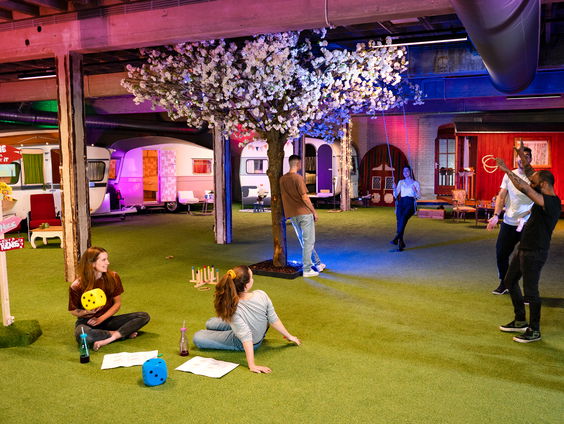 In Amsterdam bevindt zich de eerste indoorcamping van Nederland