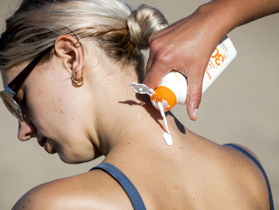 Dermatologen waarschuwen voor desinformatie over zonnebrand