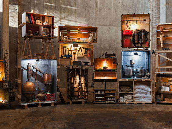 Enorme lading kunst van Joep van Lieshout vertrekt naar Basel