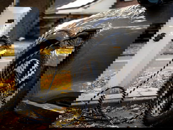 Eigenaren van elektrische auto's gaan vanaf 2026 toch veel meer belasting betalen