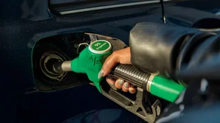 Brandstofprijzen door het dak door aanval op Saudische pijplijn