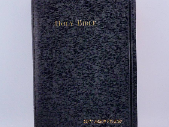 Een recordbedrag voor de bijbel van Elvis Presley