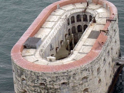 Fort Boyard dreigt in zee te zakken, hoe gaat het met het Nederlandse verdedigingserfgoed?