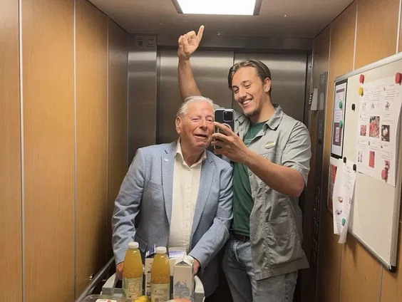 Thijmen Schoorl laat ouderen extra glanzen