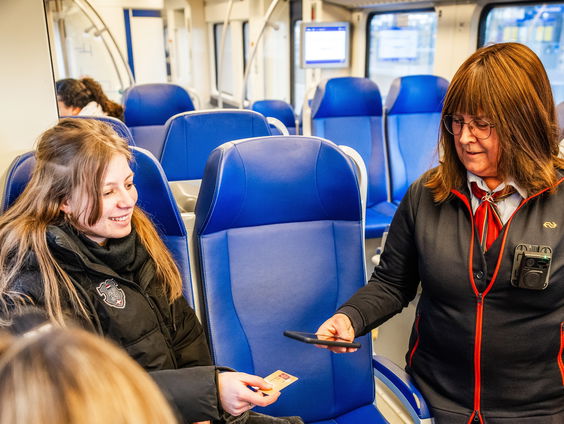 Conducteur Renny van der Galiën zet mooiste verhalen uit de trein op Linkedin