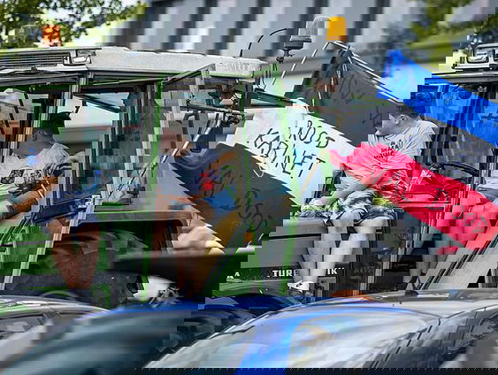 Welk sentiment ging er schuil achter de omgekeerde Nederlandse vlag?