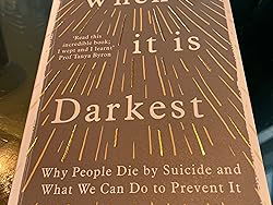 Psychiater Sisco van Veen stopt 'When It Is Darkest' in Tijdcapsule