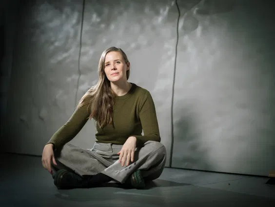 Femke Herregraven wint belangrijke kunstprijs: de Theodora Niemeijer prijs