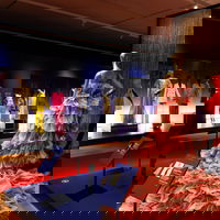 Jurken met koninklijke allure in Paleis Het Loo