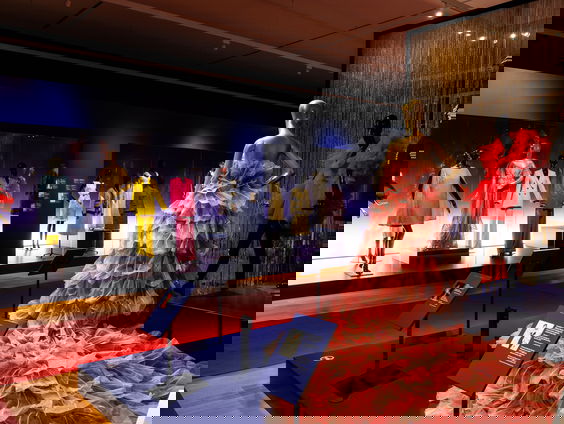 Jurken met koninklijke allure in Paleis Het Loo