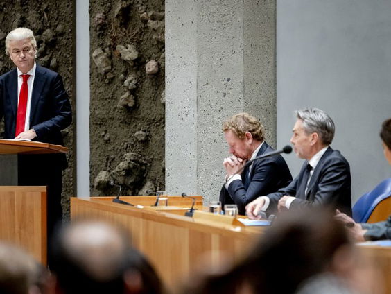 Tweede Kamer debatteert over de oorzaken van het geweld in Amsterdam