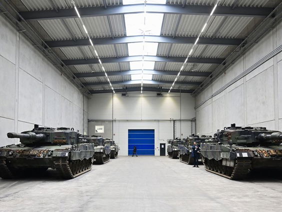 Hoe gaat Nederland aan de nieuwe defensie-eisen van de NAVO voldoen?