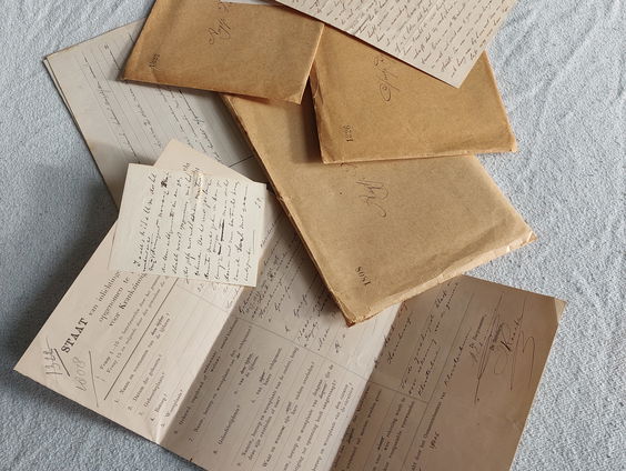 Honderden brieven uit een voormalig krankzinnigengesticht gevonden in Drenthe