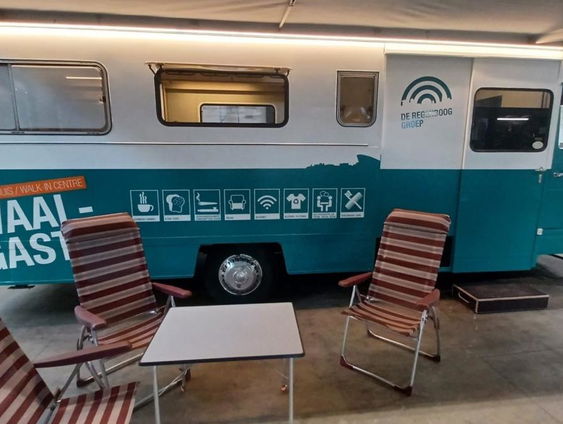 Anika Apfel van de Regenboog Groep over drugsoverlast en de Dwaalgast bus