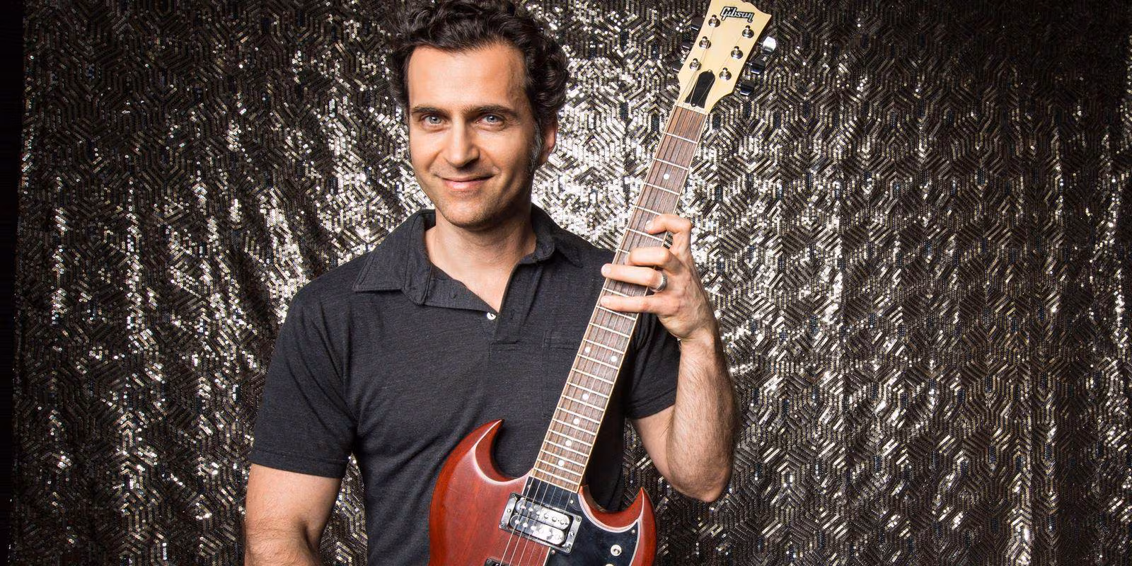 Dweezil Zappa over zijn vader, gitaren en het Bridge Festival