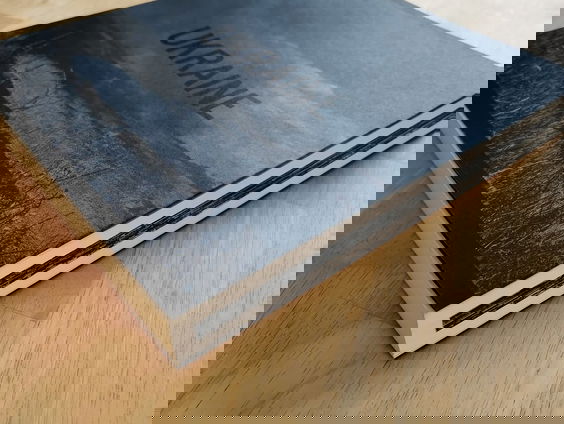 Fotoboek over de oorlog in Oekraïne brengt de verwoesting in beeld