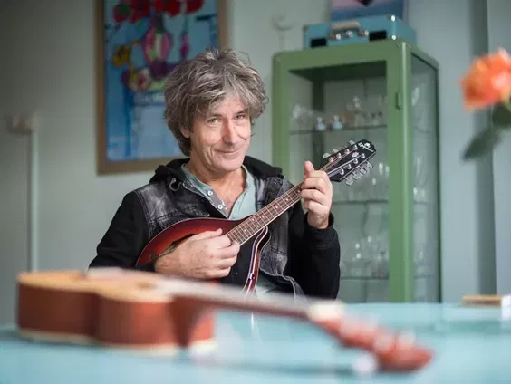 Erik Mesie (Toontje Lager): 'Ik hou helemaal niet van Nederlandstalige muziek'