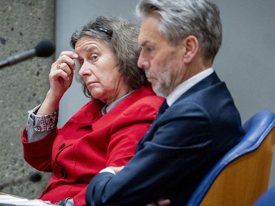 Coalitie onder hoogspanning tijdens lintjes-debat