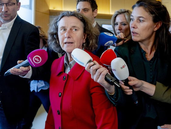 Minister Faber ligt onder vuur na weigering lintjes