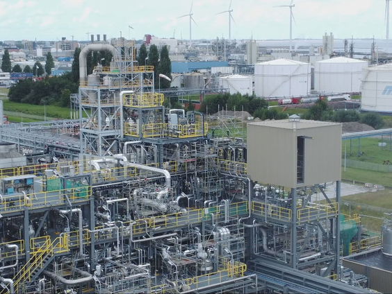 Eerste fabriek voor productie hoogwaardige bioplastic opgestart in Delfzijl