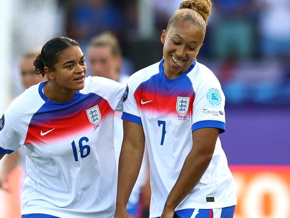 Racisme in het vrouwenvoetbal wordt meer aan de kaak gesteld