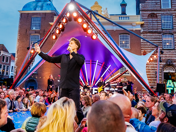 Thom Goderie: "Roxeanne éénmalig op het podium tijdens clubtour André Hazes"