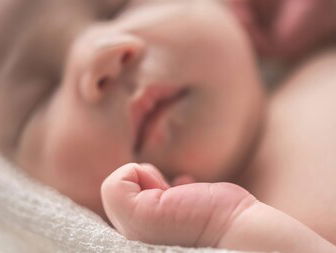 Eerste Nederlandse baby succesvol behandeld met gekweekte eigen huid uit lab