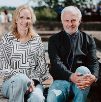 Eva Vriend laat de geschiedenis van Schokland zien
