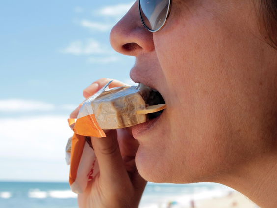 Via een bitje smaken proeven: 'Kan vanaf een afstand'