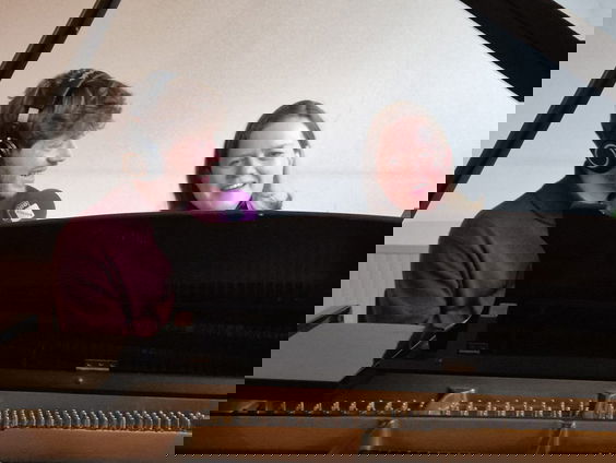 Jan van Poppel bezoekt pianist Helena Basilova in Baarn